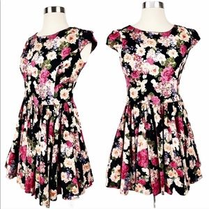 Gracia cap-sleeve dress, Sz S NWT